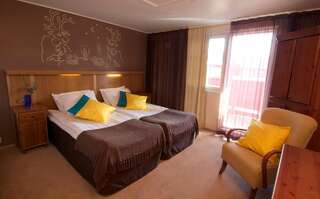 Отель Hotel Hullu Poro Леви Стандартный двухместный номер с 2 отдельными кроватями и ванной-2